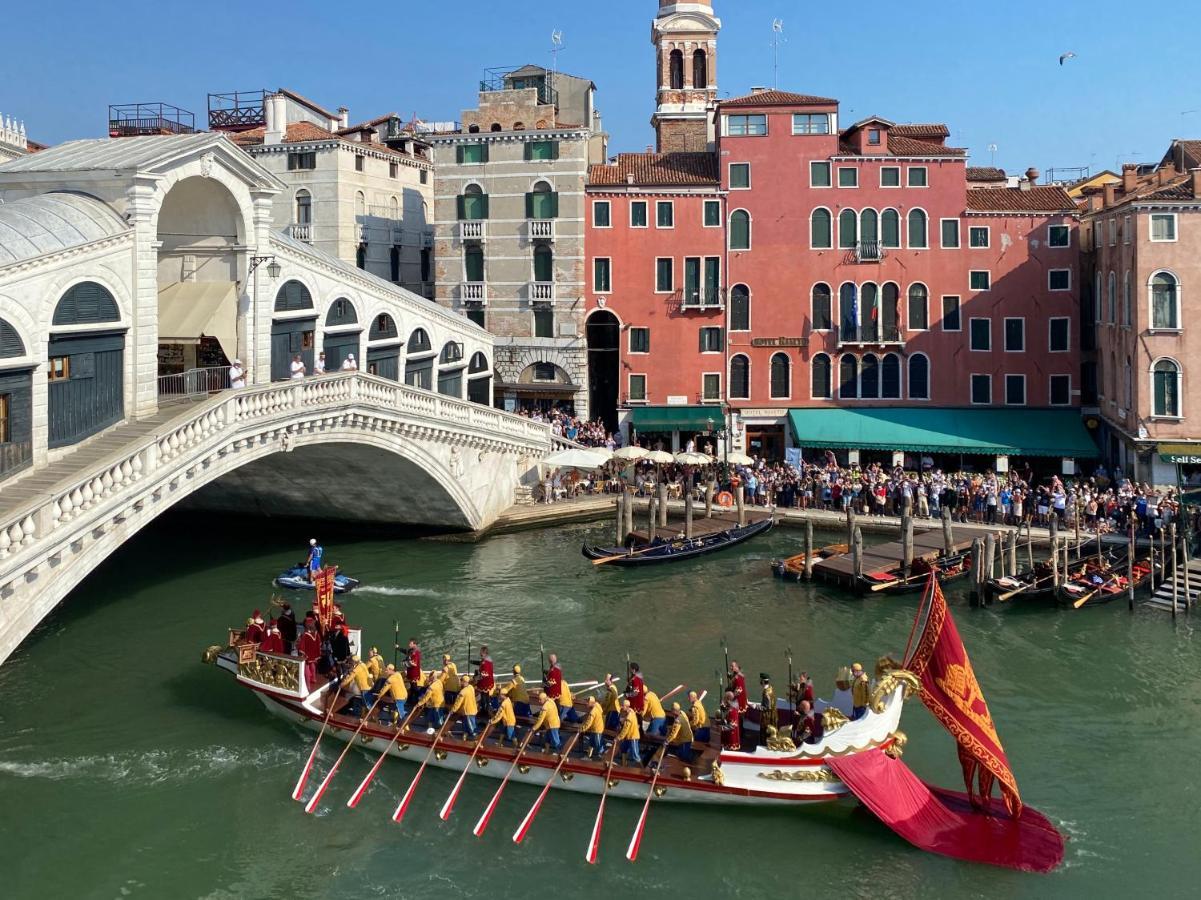 Rialto Apartment With Canal Grande View Венеция Экстерьер фото